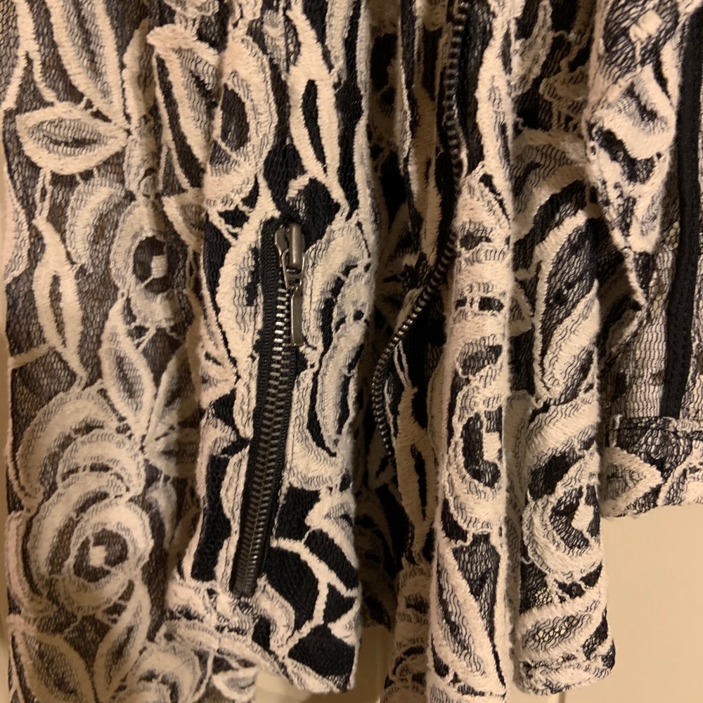 Lace jacket - Picture 2 of 3